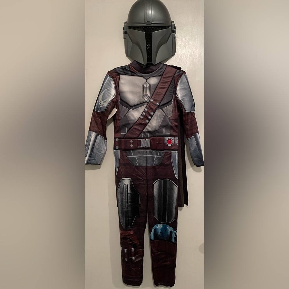Star Wars 6-8  Mandalorian  3 piece Costume with cape and Mask.